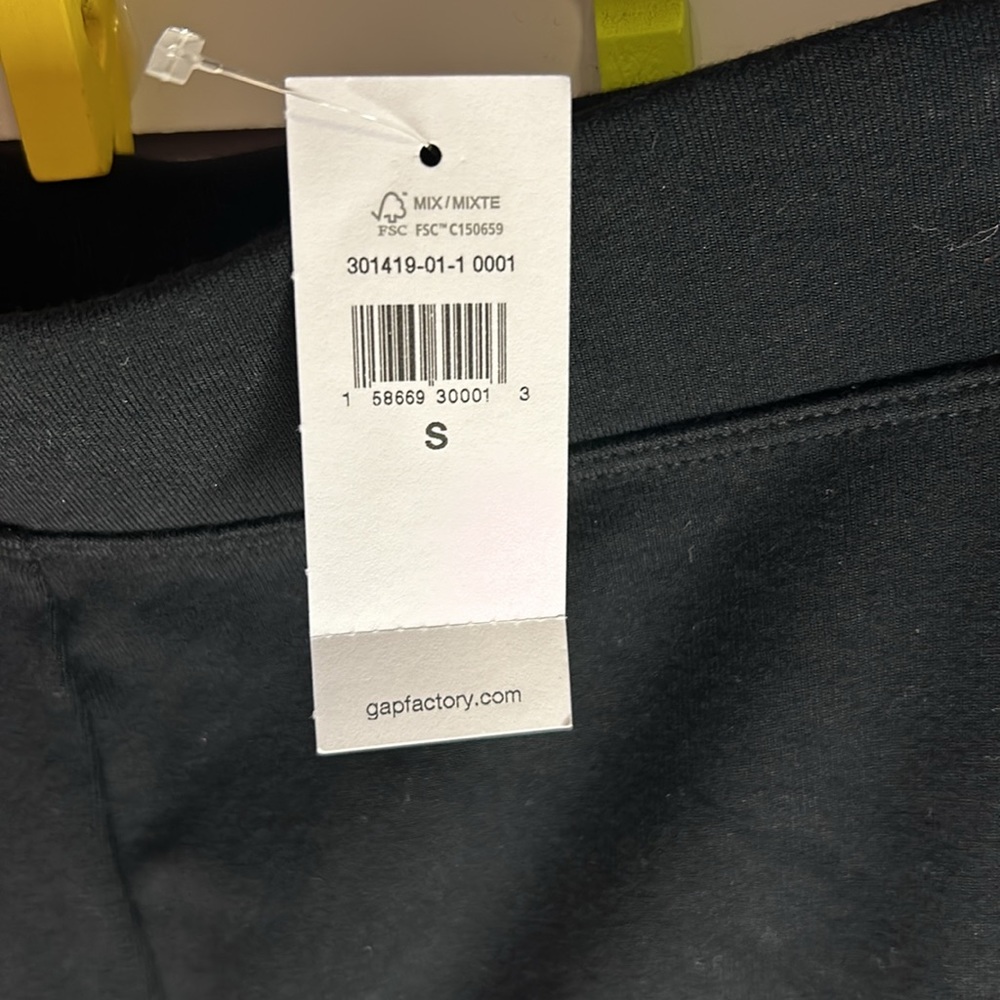 NWT black Gap basic leggings size small - Picture 2 of 3